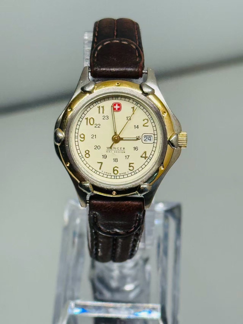 Vintage Wenger Sak Design Swiss Quartz Date Women Watch 29mm New Battery Runs